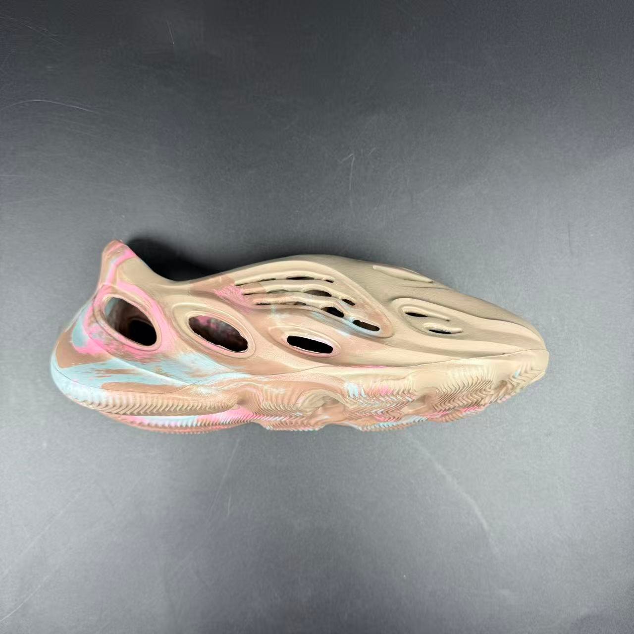 YEEZY FOAM RNNR MX GRIGIO SABBIA - Image 9