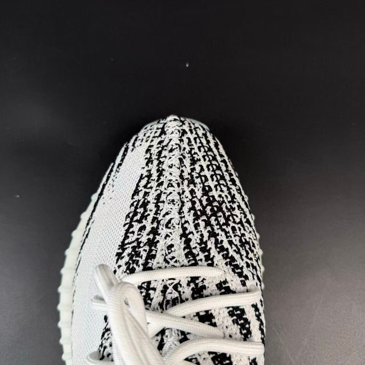 YZY– 350 V2 - Image 6