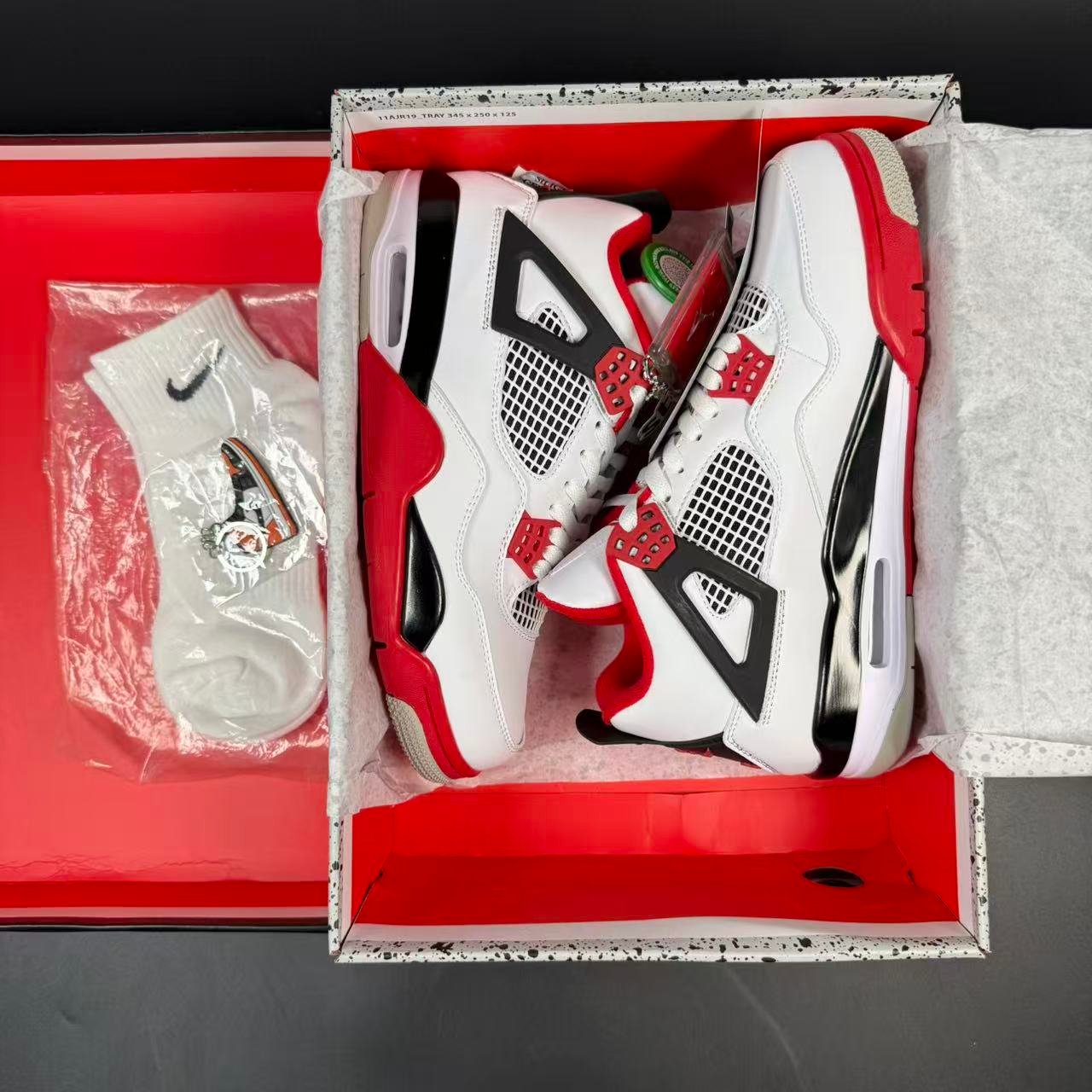 JORDAN 4 - immagine 2