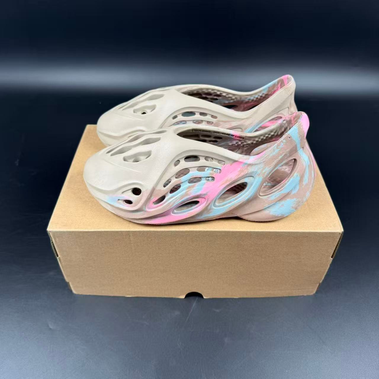 YEEZY FOAM RNNR MX GRIGIO SABBIA - Image 4